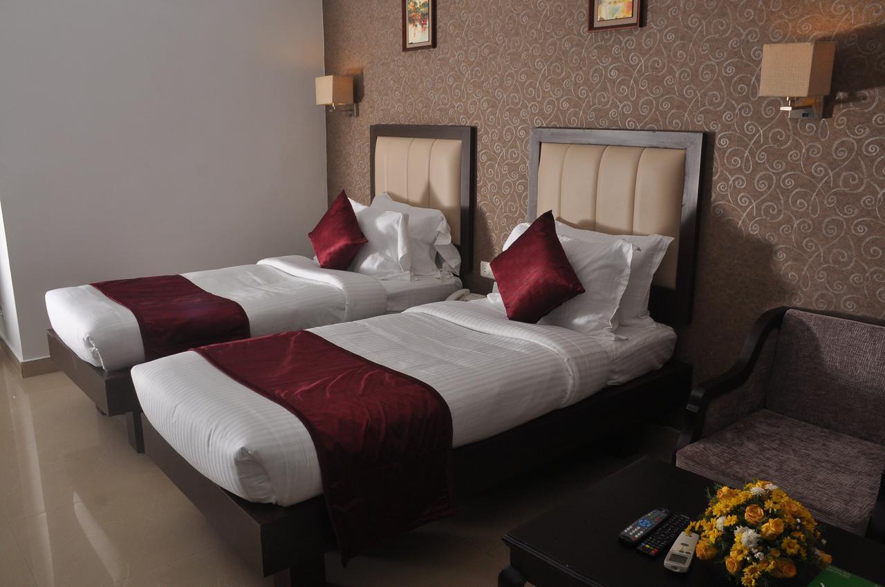 Broad Bean Hotel Tellicherry ภายนอก รูปภาพ