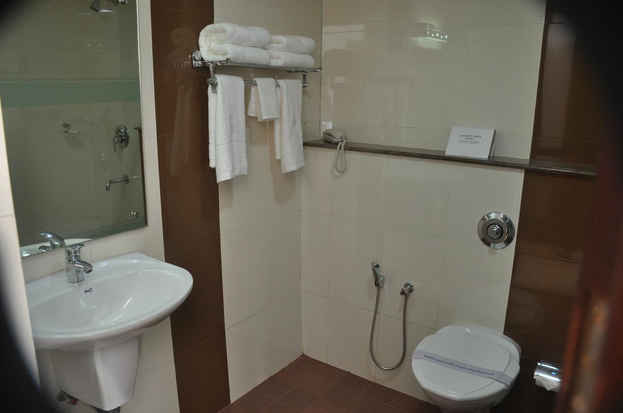 Broad Bean Hotel Tellicherry ภายนอก รูปภาพ