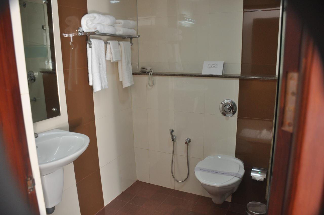 Broad Bean Hotel Tellicherry ภายนอก รูปภาพ